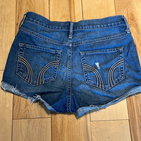 Hollister High Rise Short-Shorts - Picture 3 of 3